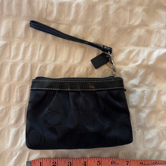 Authentic Coach Signature Pleated Wristlet - Picture 1 of 3